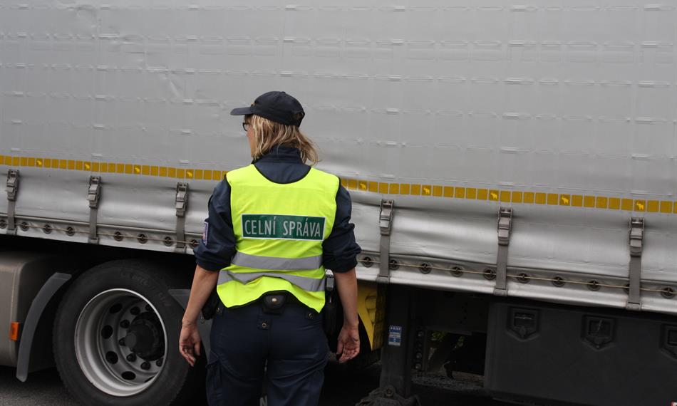 2016-8-3-148ilustrační foto CÚ HK mobilní dohled II.JPG